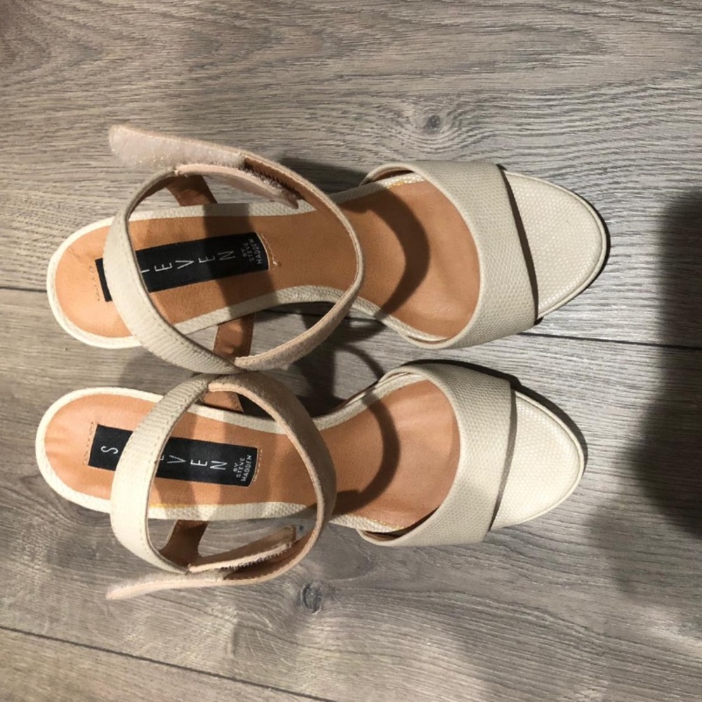 Steve Madden sandal size 5.5